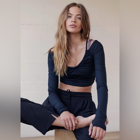 Free People Movement Hot Tip Layer Crop Top Long Sleeve Ruched Black Large Yoga - Picture 1 of 12